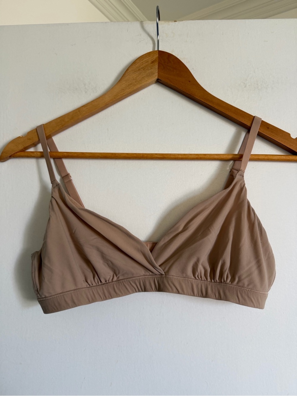 SKIMS Light Tan Wear Everywhere Bralette size Medium - Picture 2 of 6